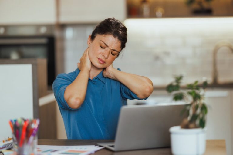 Pinched Nerve in the Neck: Symptoms, Causes, and How to Treat It